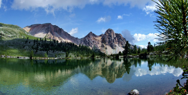 Обои картинки фото lago, verde, природа, реки, озера, лес, горы, озеро, отражение, облака