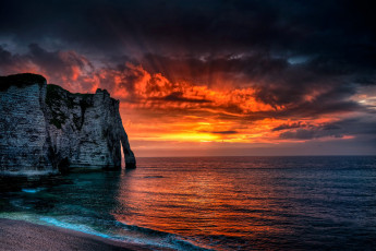 Картинка природа восходы закаты франция sea пейзаж скала облака france закат лучи солнце море нормандия этрета etretat