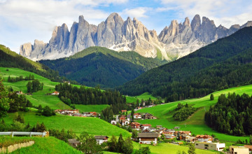 Картинка долина+фунес +доломитовые+альпы +италия города -+пейзажи скалы лес поселок горы