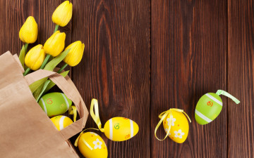 Картинка праздничные пасха decoration happy spring wood yellow тюльпаны easter eggs tender tulips