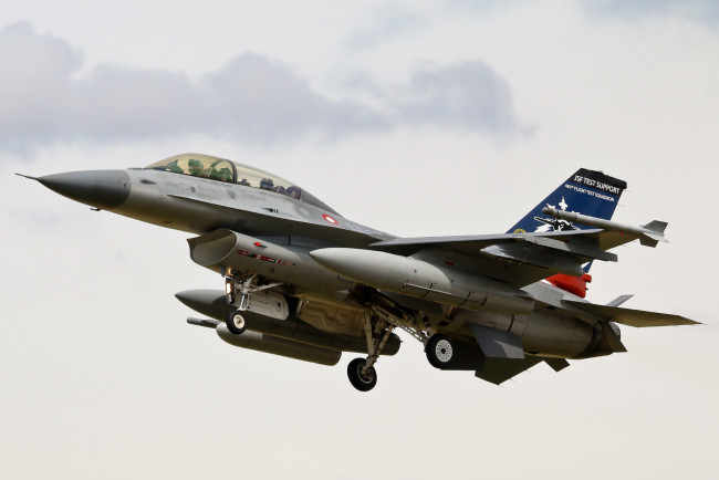 Обои картинки фото f-16, авиация, боевые самолёты, истребитель