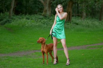 Картинка девушки -+блондинки +светловолосые блондинка платье собака