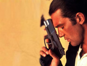 Картинка мужчины antonio+banderas актер лицо пистолет
