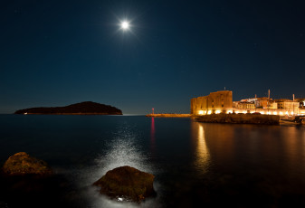 Картинка города пейзажи ночь маяк огни камни остров море