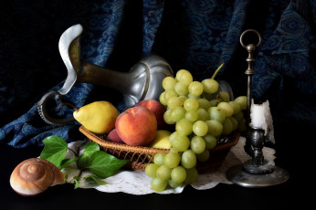 Картинка еда натюрморт свеча ракушка персик виноград груша кувшин