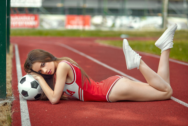 Обои картинки фото девушка, спорт, футбол, модель