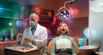 Картинка юмор+и+приколы дантист женщина стробоскоп