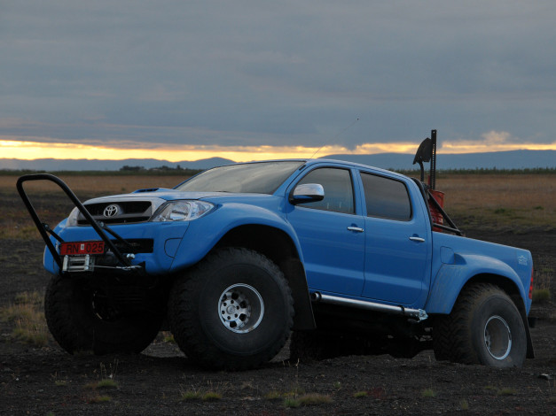 Обои картинки фото arctic, trucks, toyota, hilux, at44, автомобили, custom, pick, up