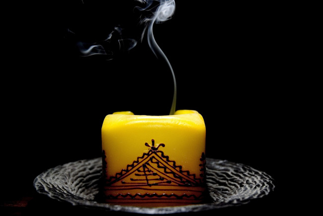 Обои картинки фото разное, свечи, дым, узор, желтый