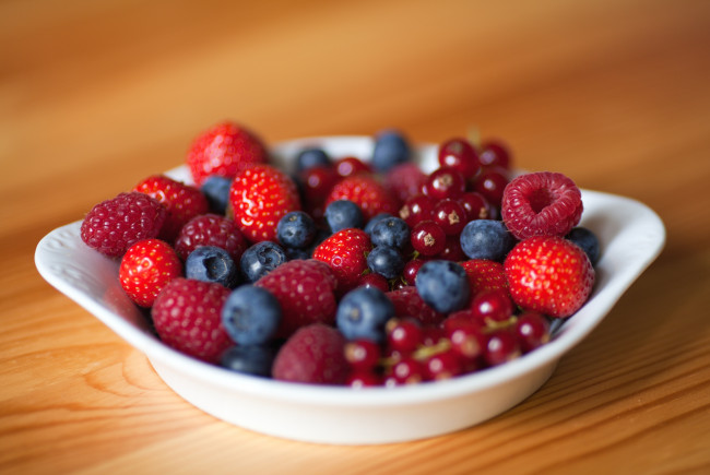 Обои картинки фото еда, фрукты, ягоды, голубика, клубника, малина