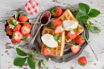 Картинка еда мороженое +десерты ягоды клубника джем пломбир завтрак вафли