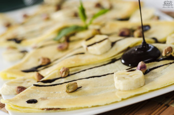 Картинка еда блины +оладьи десерт фисташки шоколад банан сладкое блинчики