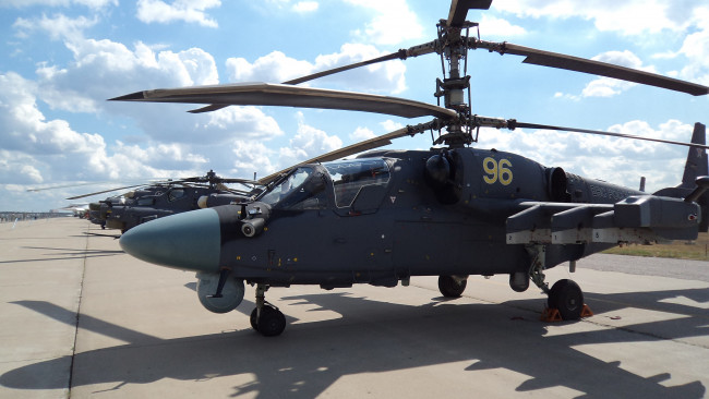 Обои картинки фото авиация, вертолёты, ка52, аллигатор, аэродром, военная, вертолет, ввс, россии