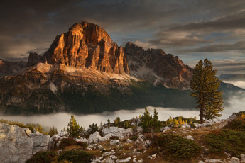 Картинка природа горы фотография пейзаж скалы хмурое небо