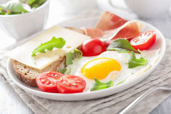 Картинка еда Яичные+блюда помидоры хлеб сыр яичница завтрак