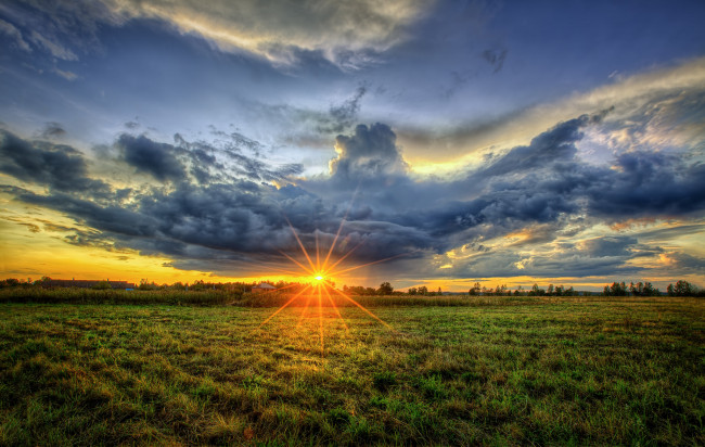Обои картинки фото природа, восходы, закаты, поле, трава, тучи, солнце
