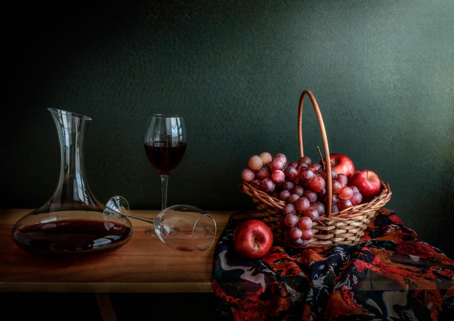 Обои картинки фото еда, натюрморт, виноград, корзина, вино, яблоки
