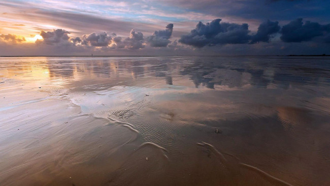 Обои картинки фото природа, побережье, закат, море, тучи, песок, прибой, небо, берег