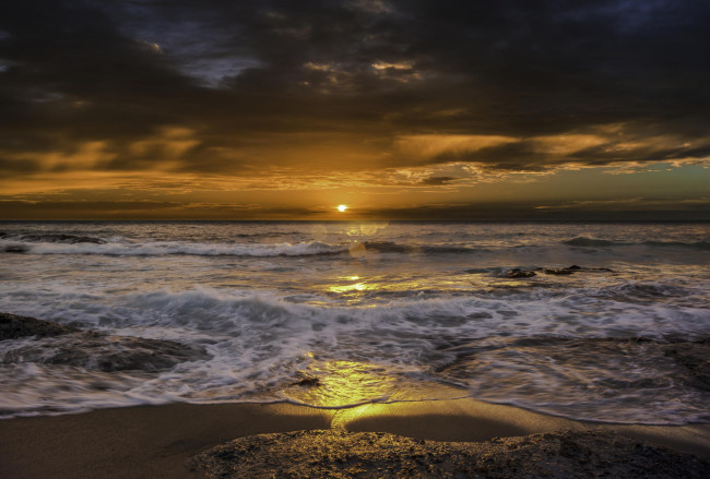 Обои картинки фото природа, восходы, закаты, берег, волны, пляж, море, рассвет