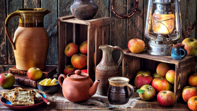 Обои картинки фото еда, Яблоки, лампа, яблоки, кувшины