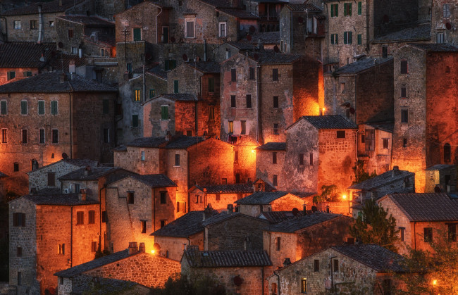 Обои картинки фото города, - огни ночного города, ночь, sorano, tuscany, italy
