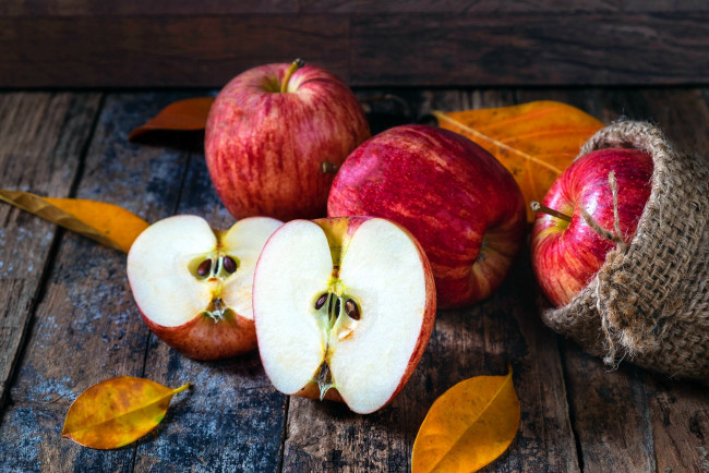 Обои картинки фото еда, Яблоки, листья, яблоки, фрукты