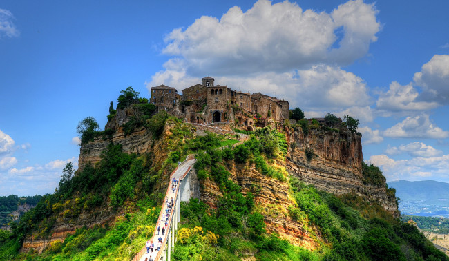 Обои картинки фото civita di bagnoregio, города, - дворцы,  замки,  крепости, поселок, дорога, горы