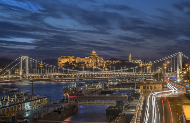 Обои картинки фото budapest by night, города, будапешт , венгрия, огни, ночь, река, мост, магистраль