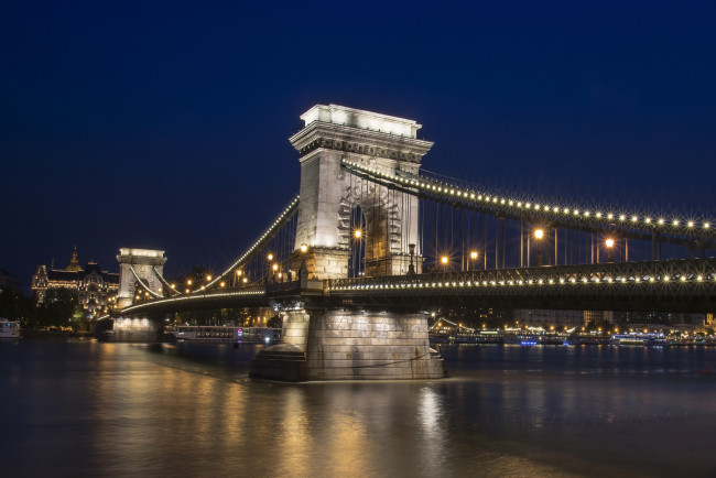 Обои картинки фото chain bridge - budapest, города, будапешт , венгрия, огни, мост, река, ночь