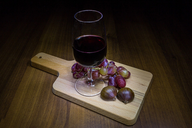 Обои картинки фото еда, напитки,  вино, каштаны, виноград, вино