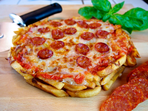 Обои картинки фото еда, пицца, сыр, колбаса