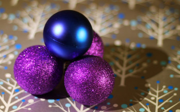 Картинка праздничные шарики сиреневый синий