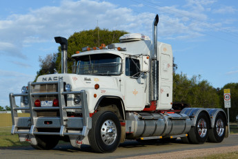 Картинка r600+mack автомобили mack тягач седельный грузовик тяжелый