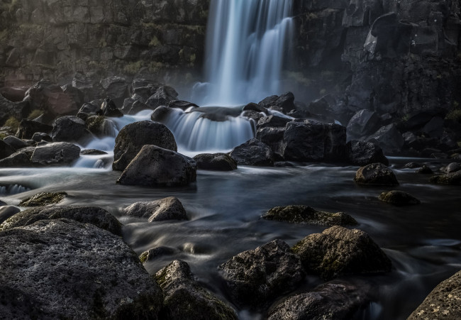 Обои картинки фото природа, водопады, исландия, поток, водопад, камни, скала, брызги