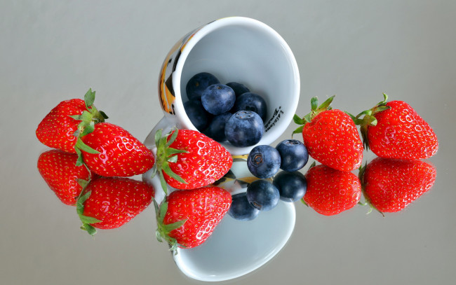 Обои картинки фото еда, фрукты,  ягоды, клубника, черника