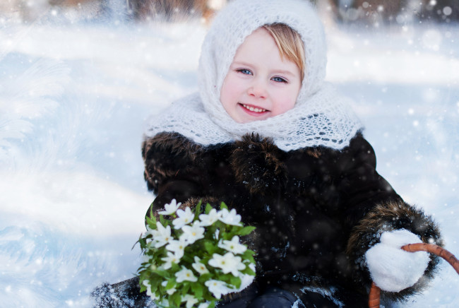 Обои картинки фото разное, дети, девочка, букет, снег