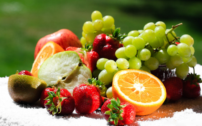 Обои картинки фото еда, фрукты, ягоды, виноград, киви, лимон, клубника, ягода, яблоко, апельсин