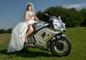 Картинка мотоциклы мото+с+девушкой невеста daytona