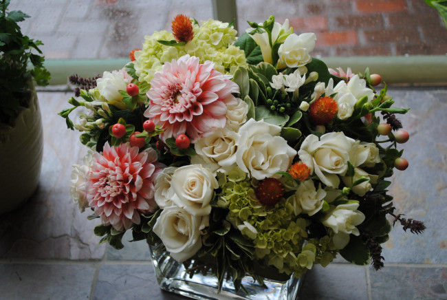 Обои картинки фото цветы, букеты,  композиции, хризантемы, розы, букет