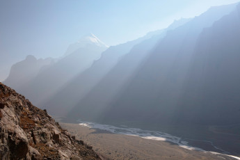 Картинка тибет +кайлас +утренние+лучи+в+долине природа горы кайлас утро лучи долина рассвет