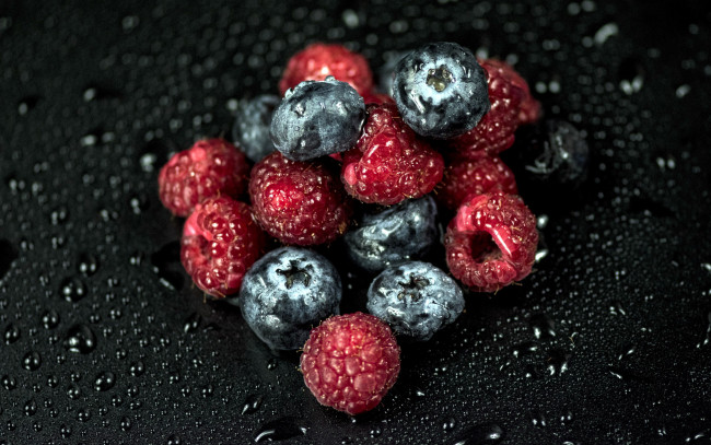 Обои картинки фото еда, фрукты,  ягоды, малина, черника