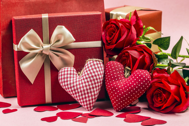 Обои картинки фото праздничные, день святого валентина,  сердечки,  любовь, розы, подарки, сердечки
