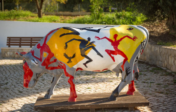 Картинка разное садовые+и+парковые+скульптуры парк граффити корова