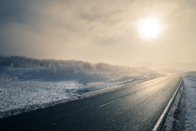 Обои картинки фото природа, дороги, зима, дорога, туман, утро