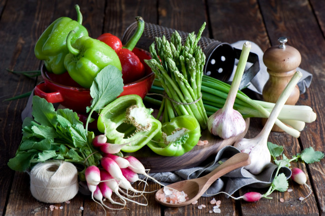 Обои картинки фото еда, овощи, спаржа, чеснок, зеленый, лук, перец