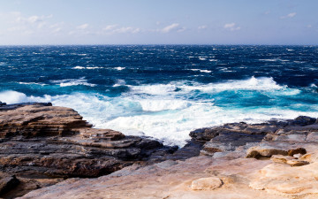 Картинка природа моря океаны камни океан волны берег