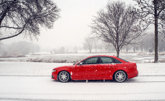 Обои картинки фото автомобили, audi, red, снег, зима, красная, s4, ауди, профиль