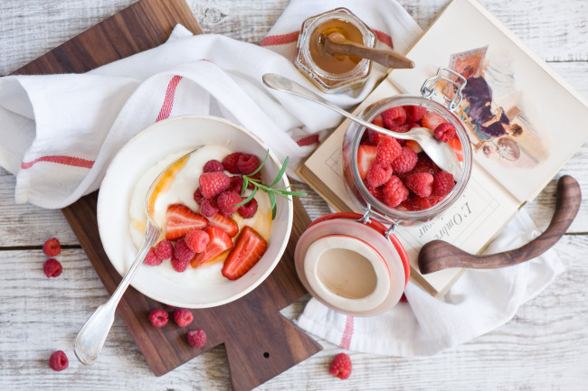 Обои картинки фото еда, мороженое,  десерты, завтрак, творог, ягоды
