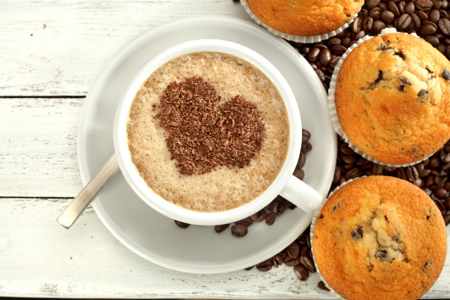 Обои картинки фото еда, кофе,  кофейные зёрна, кофейные, зерна, сердце, кексы