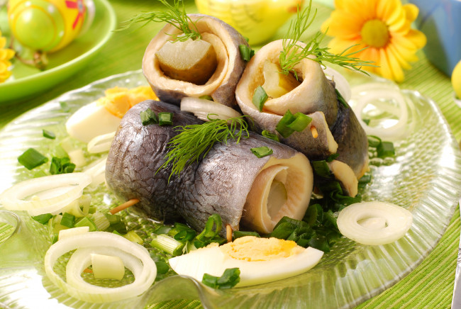 Обои картинки фото еда, рыбные блюда,  с морепродуктами, зелень, яйца, рыбные, рулеты